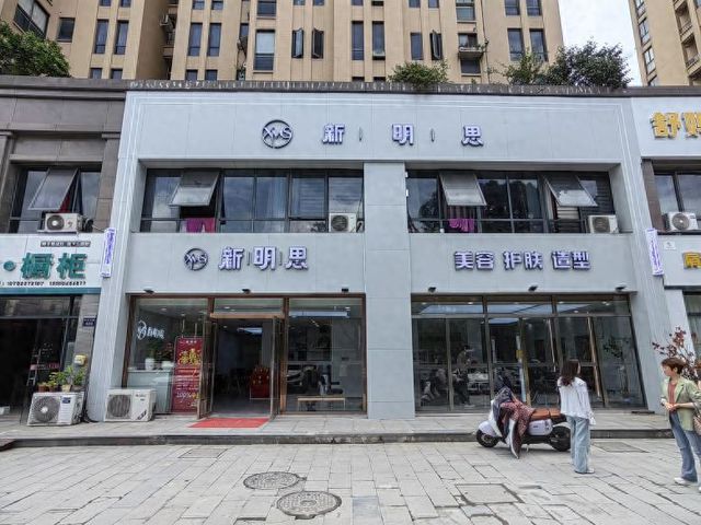 荥阳最新店面转让，变化中的自信与成就